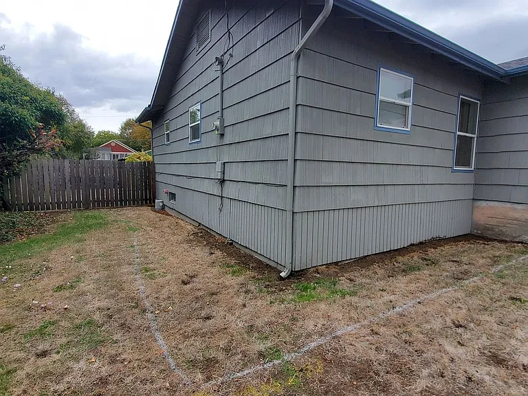 212 Grove St — Photo 3