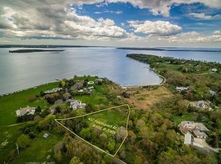 402 Poppasquash Rd, Bristol, RI 02809