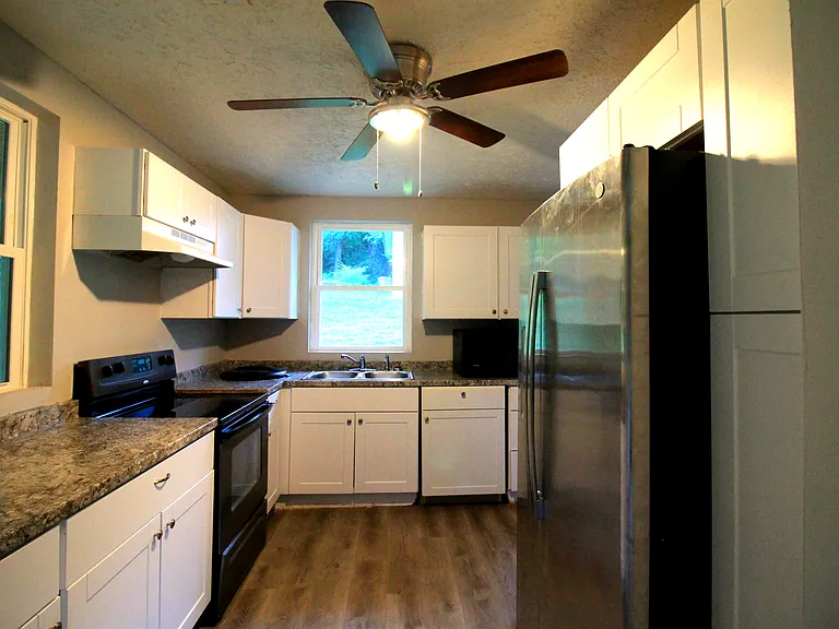 111 Bennett Ln — Photo 6