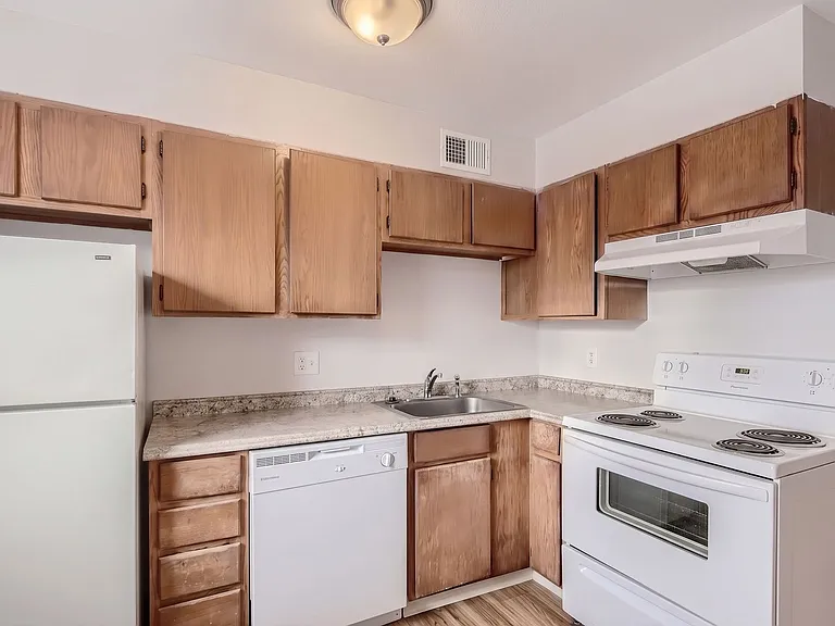 Cherry Tree Apartments — Photo 19