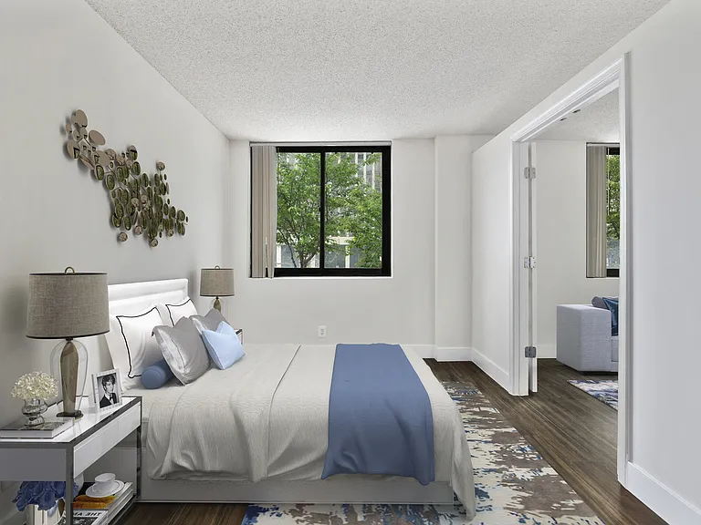 Junior 1BR with Hardwood Floors