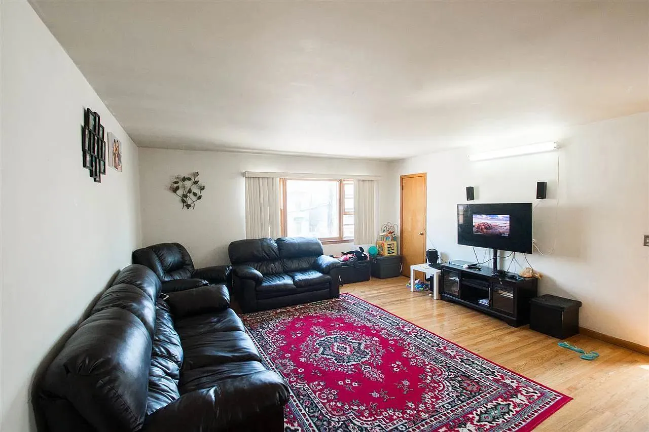 431 Liberty Ave — Photo 3