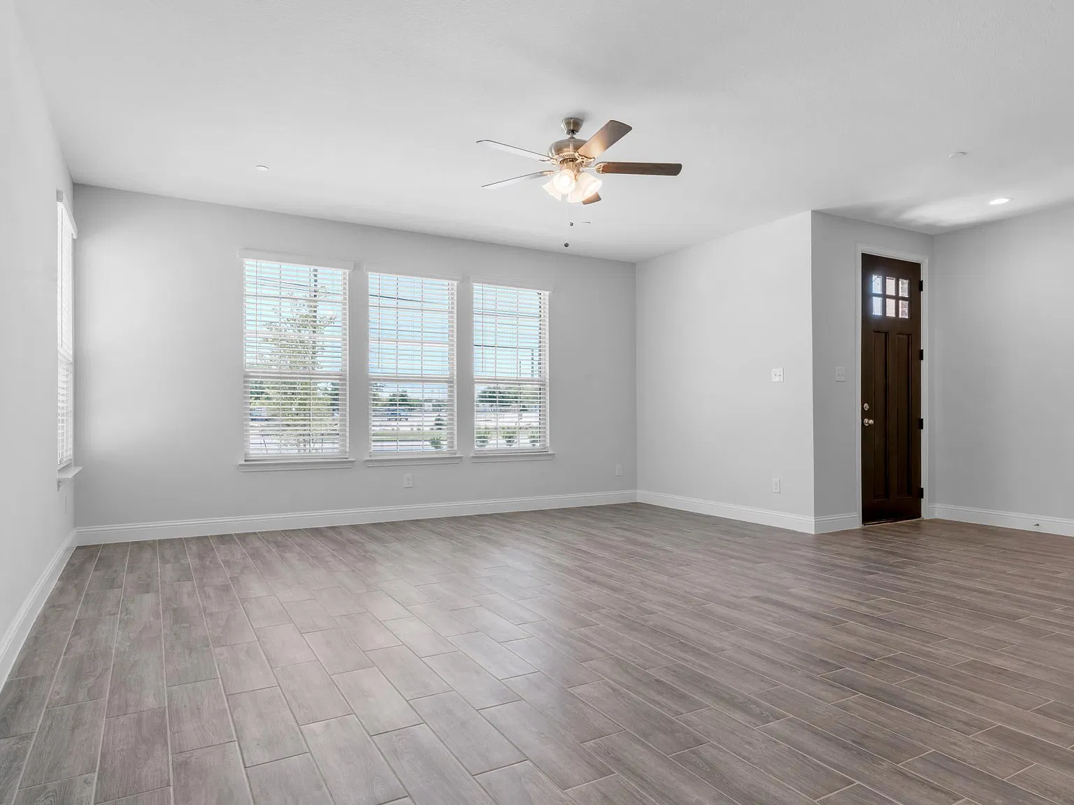 3 bed, 2.5 bath, 2100 sqft, $2,500 — Photo 4