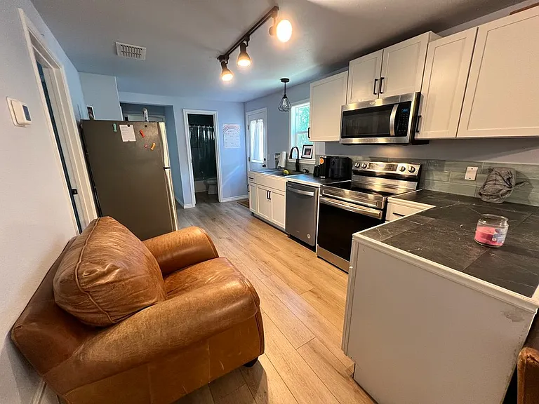 823 W Martin Luther King Dr — Photo 3