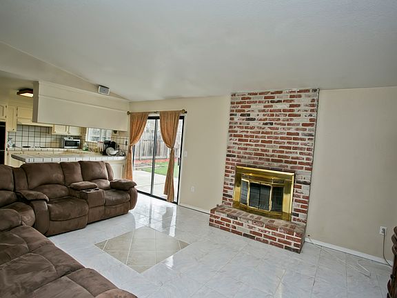 3rd image of 2726 Summerfield Dr