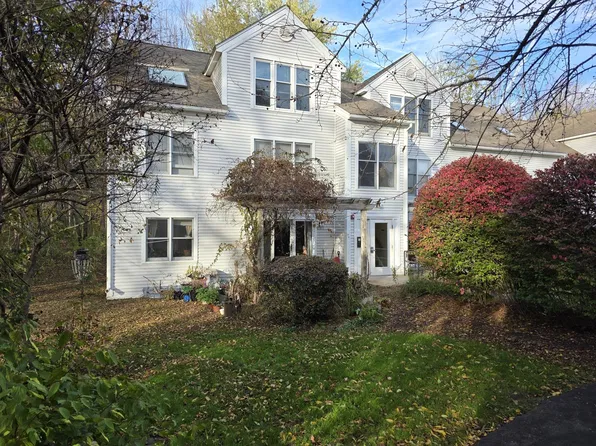 32 Salem Pl, Amherst, MA 01002