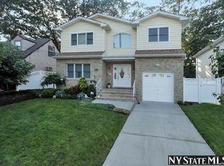 164 Doris Ave, Franklin Square, NY 11010