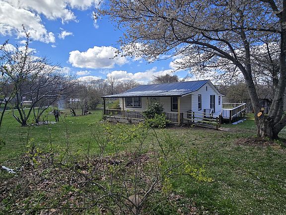2nd image of 320 Epperson Cir