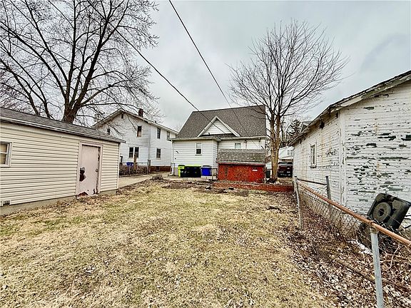 2nd image of 644 W Division St