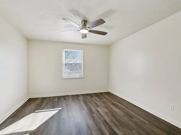 1421 Huntington Dr — Photo 23