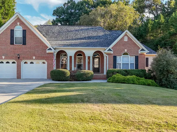 826 Brooke Stone Dr, Soddy Daisy, TN 37379