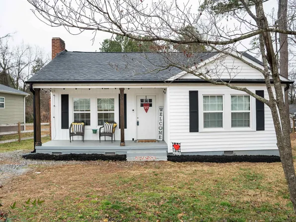 51 S Howard St, Inman, SC 29349