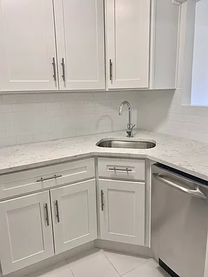 Rented by Guy Goldman, LREB | media 16