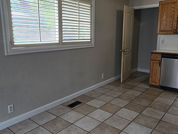 5th image of 2564 E Wren Rd