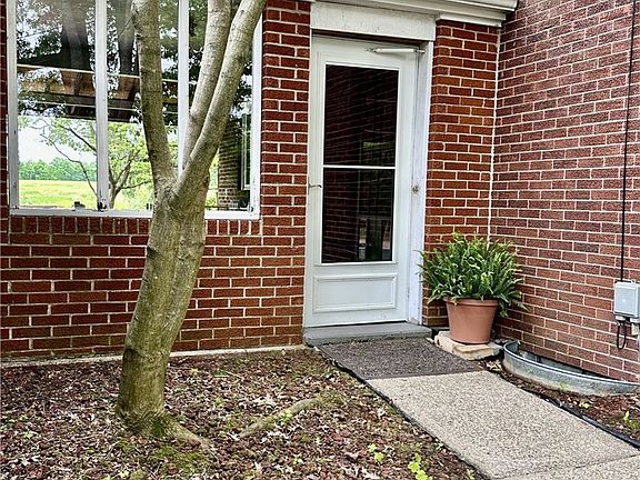 4th image of 814 Allegheny Ave