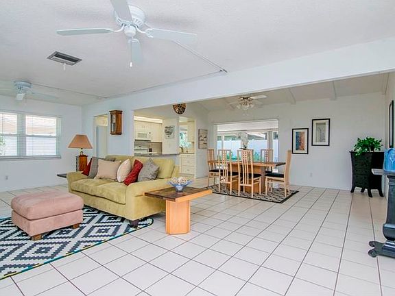 3rd image of 10633 Del Prado Dr W