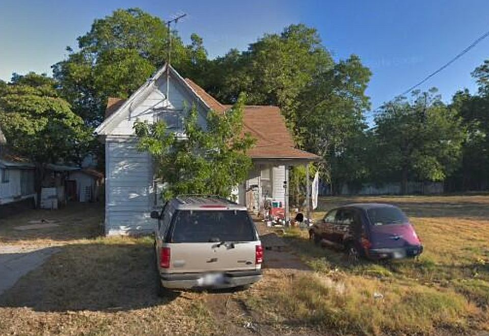 1st image of 1115 E Bluff St