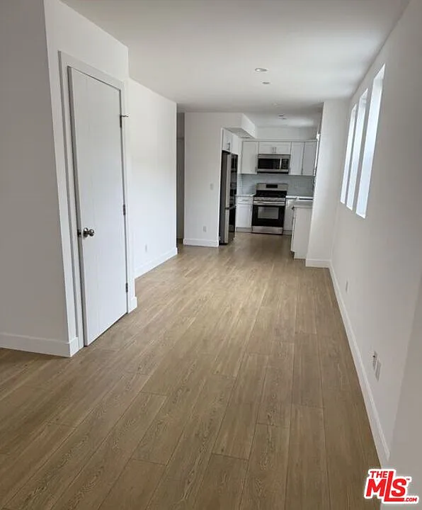 227 N Park View St — Photo 4