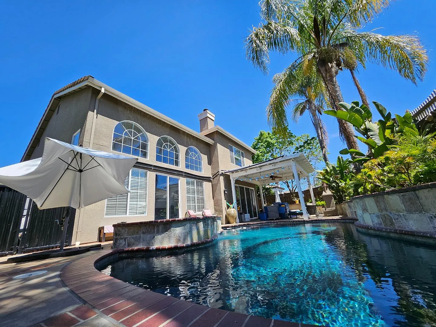 1490 Finch Ln photo 1