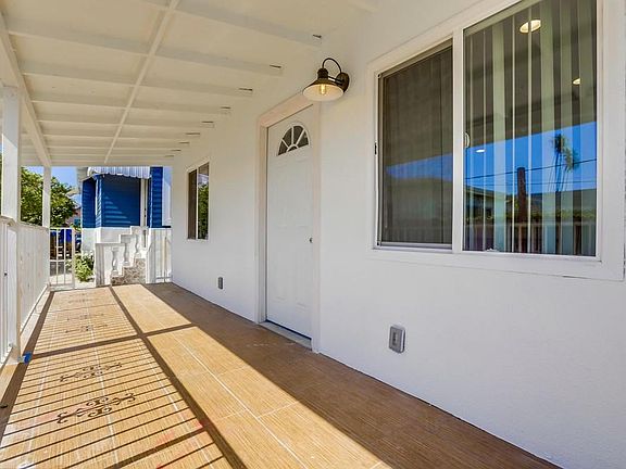 4th image of 2666 Loosmore St