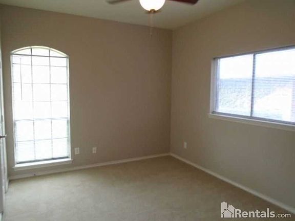 4th image of 2613 Cummings Dr