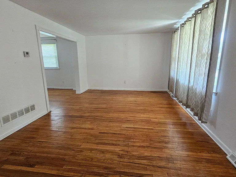 328 Rees Dr — Photo 5