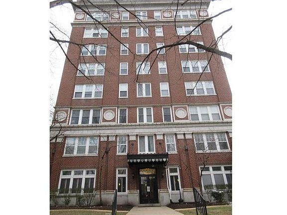 3rd image of 5330 Pershing Ave APT 201