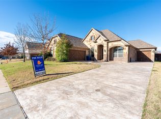 9101 Waters Ln, Rowlett, TX