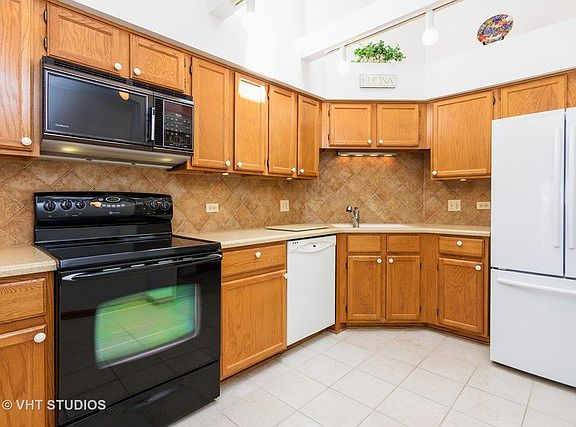 4th image of 843 S Dwyer Ave