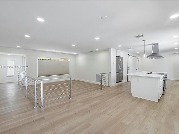 5th image of 4914 SW 90th Ave