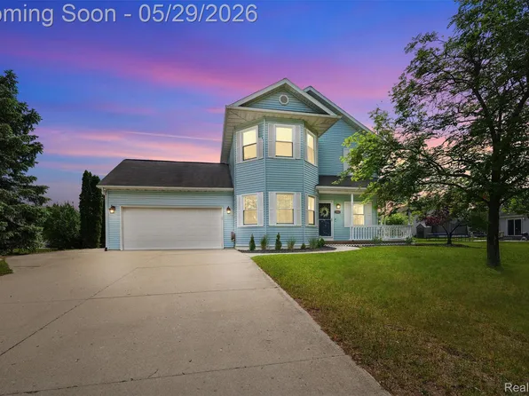 2360 Hickory Circle Dr, Howell, MI 48855