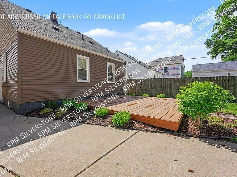 1403 N Altadena Ave — Photo 24