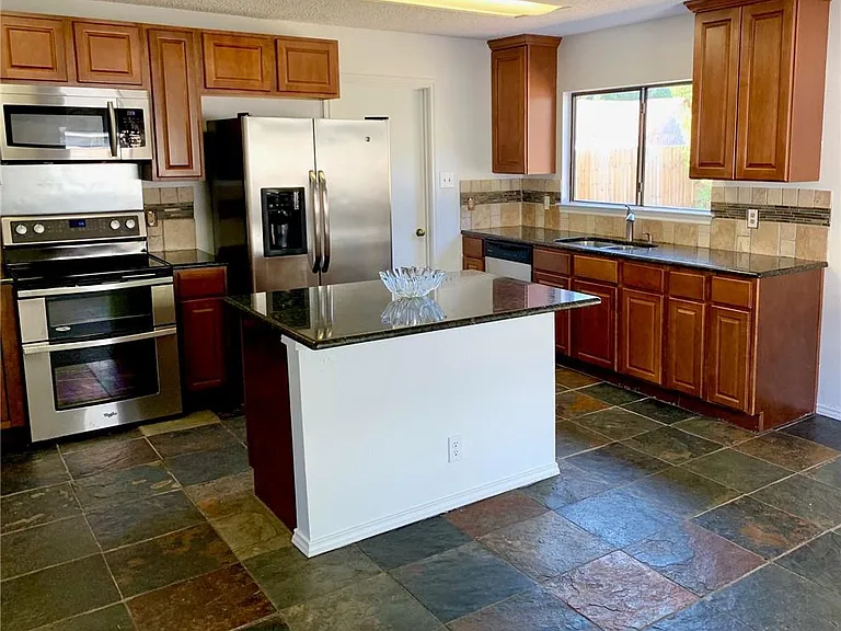2907 Donnell Dr — Photo 6
