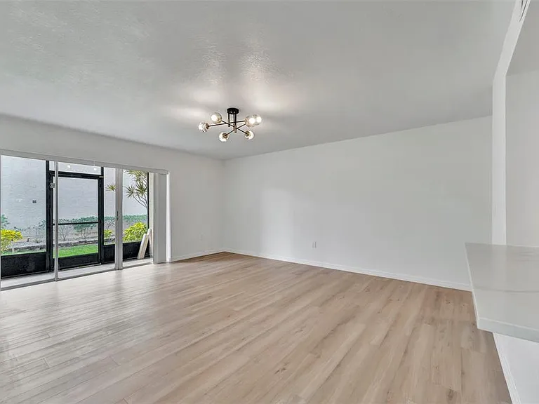9940 7th Way N #101 — Photo 11