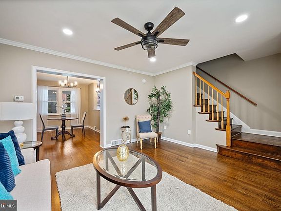 4th image of 1727 Redwood Ave