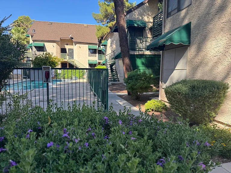 520 Elm Dr #103 — Photo 1