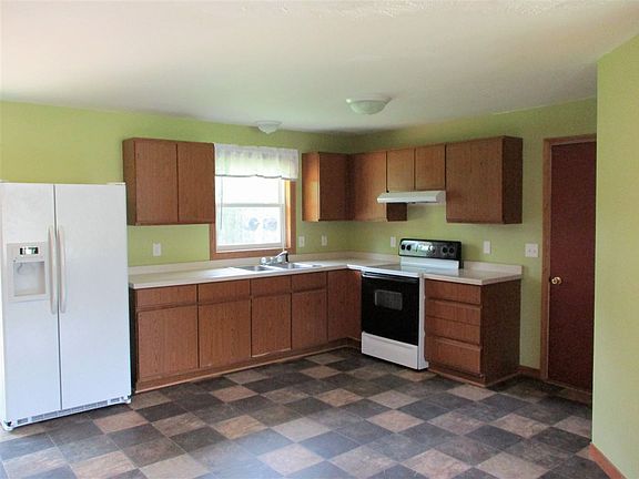 3rd image of 355 King Olavs Ln