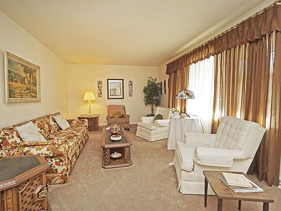 5th image of 634 Crestview Dr
