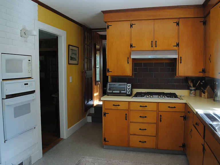 24 Ferry Rd — Photo 5