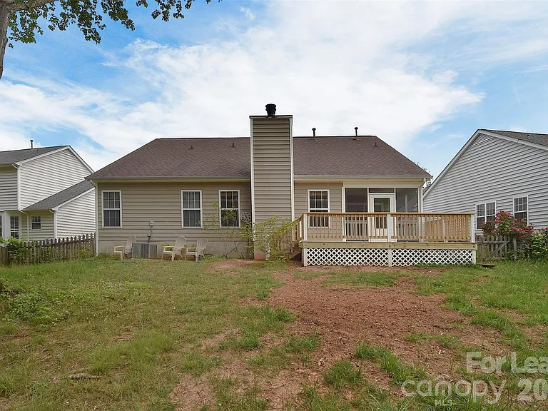 550 Carlisle Dr — Photo 37