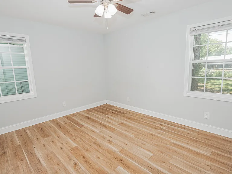 218 Forest View Dr — Photo 15