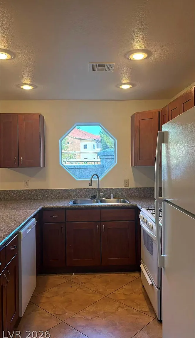 2 bed, 2.0 bath, 1091 sqft, $1,425 — Photo 4