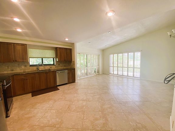 4th image of 2520 SW Bobalink Ct