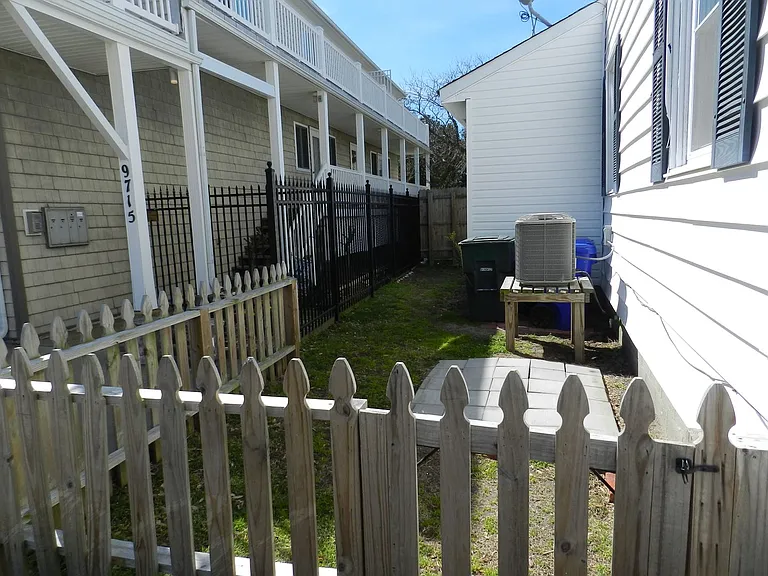 9719 13th View St — Photo 19