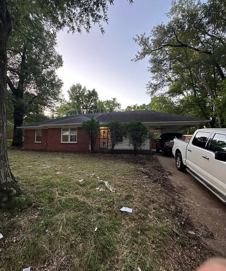 3 bed, 1000 sqft, $1,200 — Photo 1