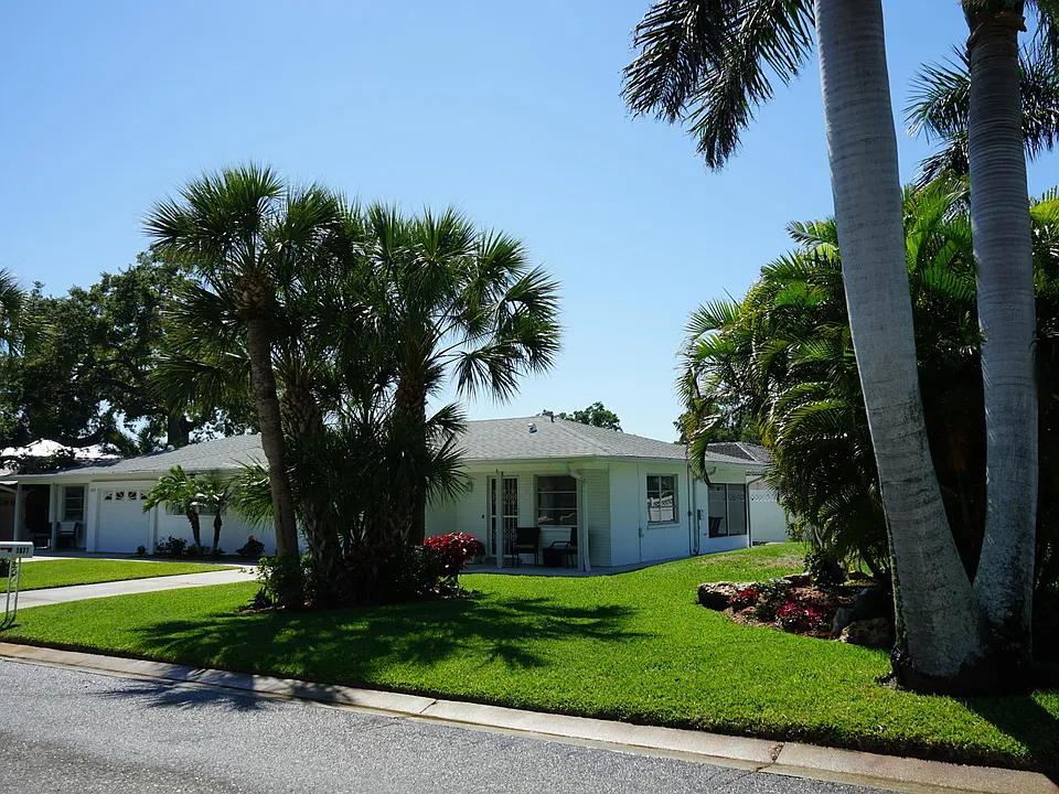 1877 Southpointe Dr