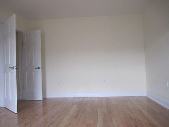 5th image of 931 McLean Ave