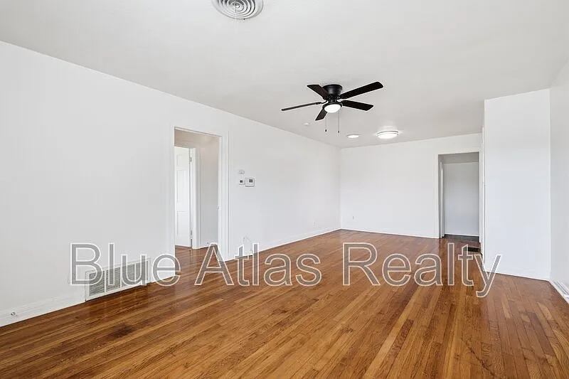 3 bed, 1.0 bath, 1344 sqft, $1,695 — Photo 3
