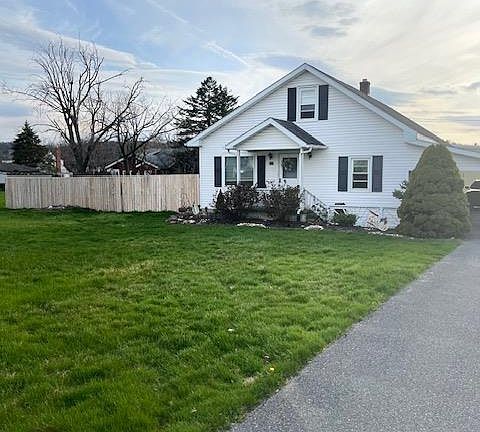 3rd image of 210 Williams Ave