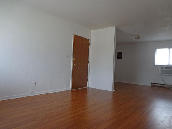 3rd image of 712 Cedar Dr APT 6